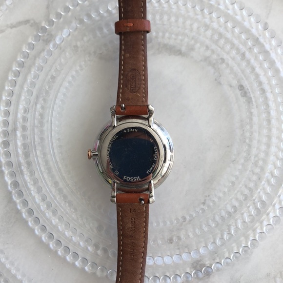 Authentic Fossil Real Leather Watch - Picture 5 of 5